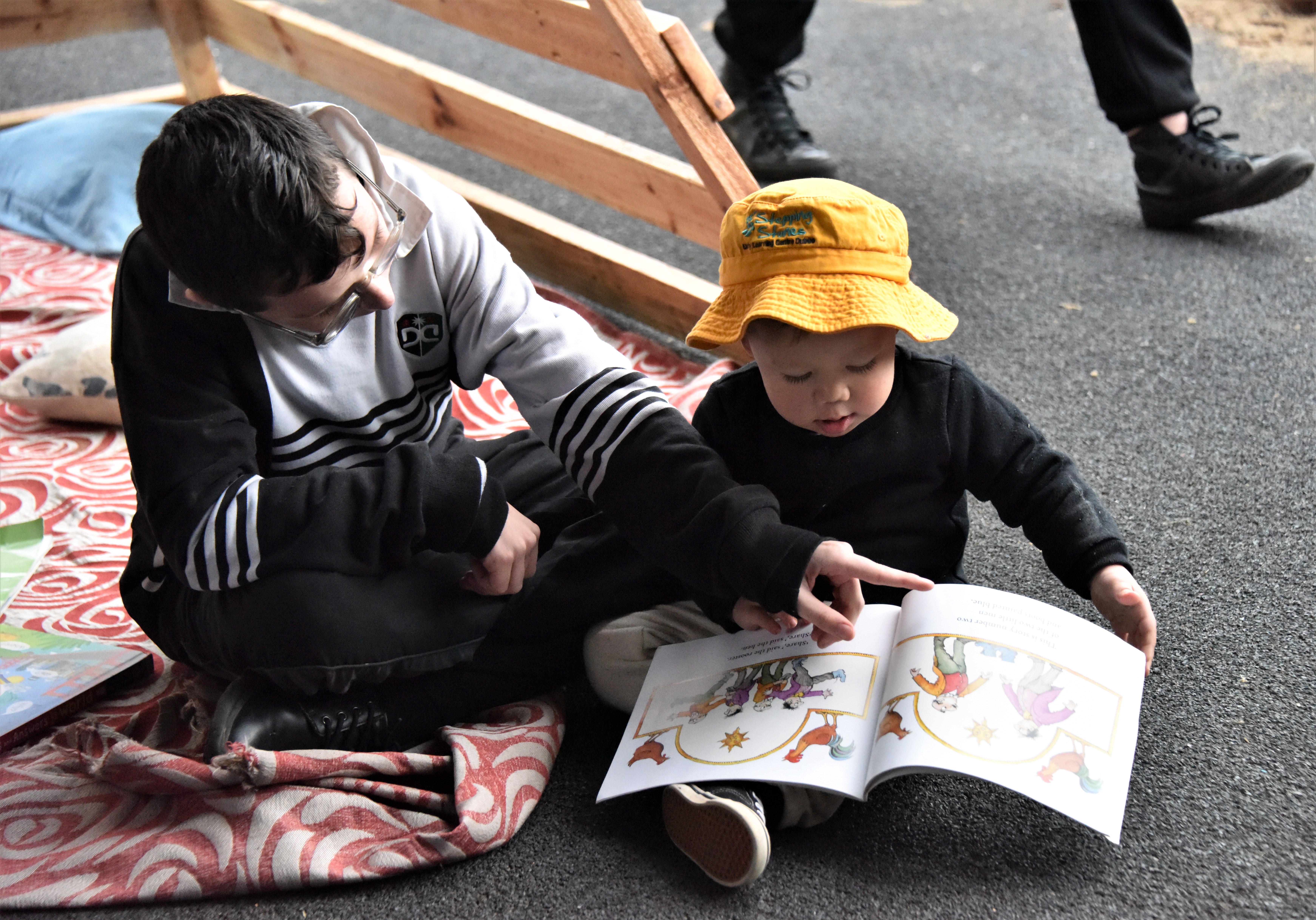 Dubbo College students read to preschoolers